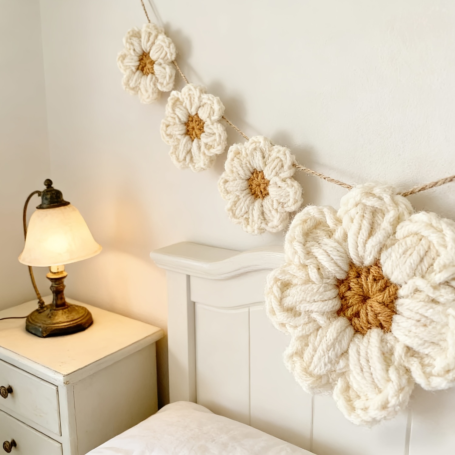 Home Decor Daisy - 1.8미터 길이의 크로셰 데이지 장식 8개,